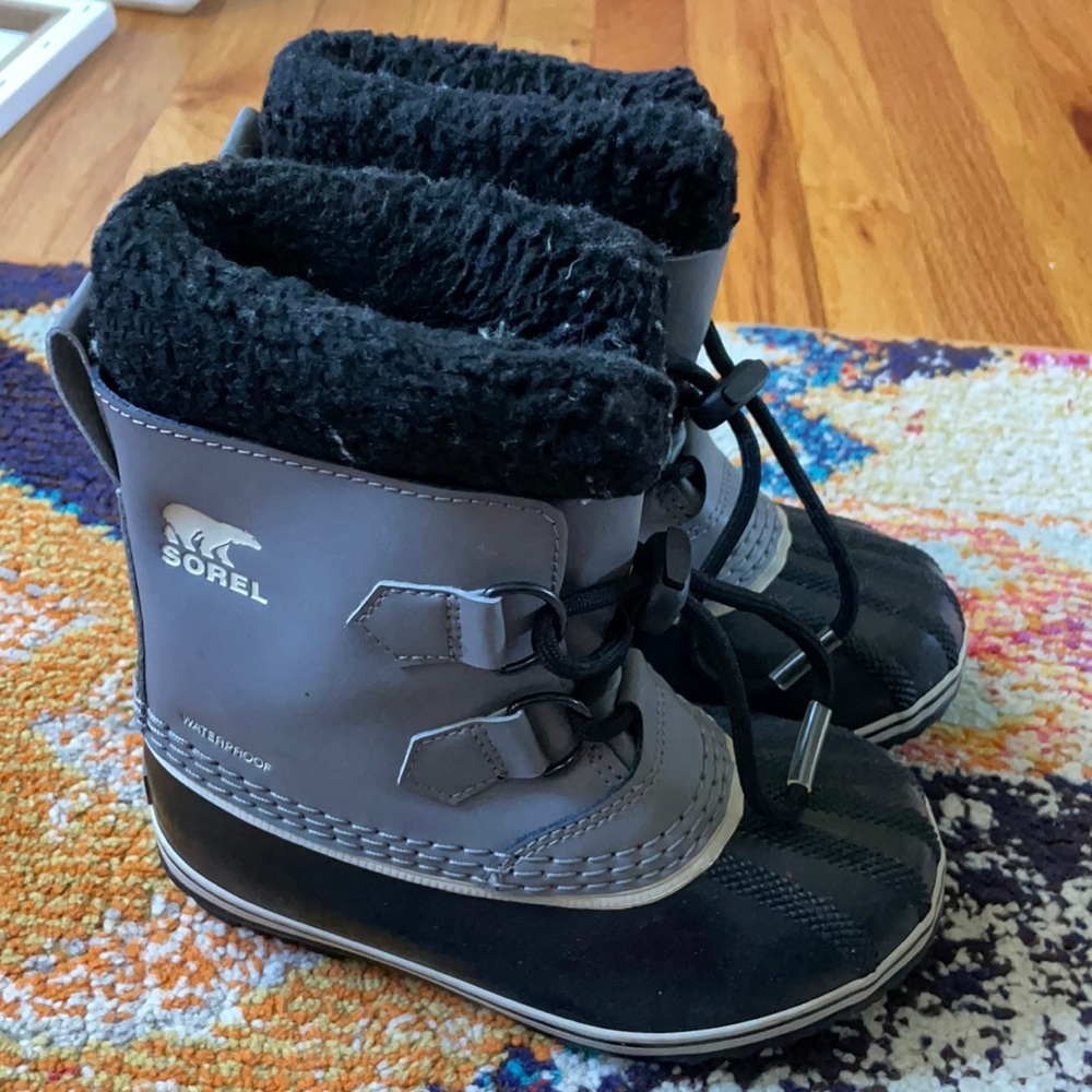 Sorel snow boots size 12